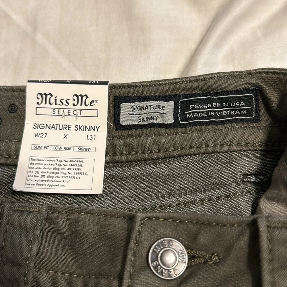 Miss Me Signature Skinny Jeans - Picture 11 of 12